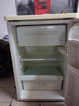 Nevera pequeña Corbero