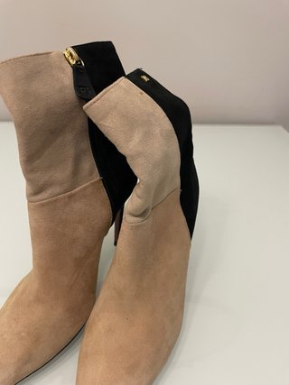 Stivaletti scamosciati bicolore beige/nero