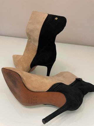 Stivaletti scamosciati bicolore beige/nero