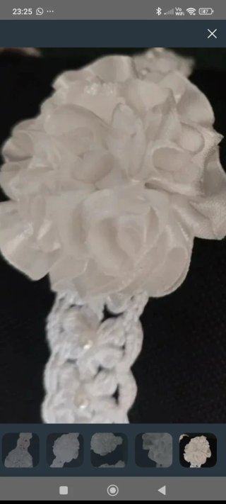 Diadema de bebé con flores