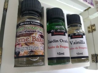 1 estuche de madera + 3 aceites de fragancias