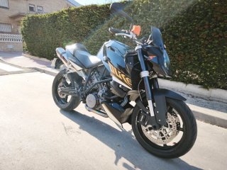 KTM 990 Super Duke 2011 Negra/Dorada
