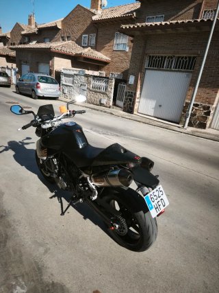 KTM 990 Super Duke 2011 Negra/Dorada