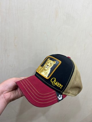 Gorra the farm,Queen León Negra y Roja