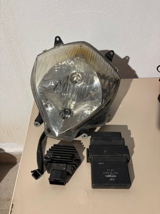 Piezas Honda Dylan: Faro, Regulador y CDI