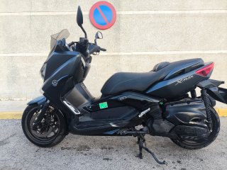 Yamaha XMAX 400, Negra