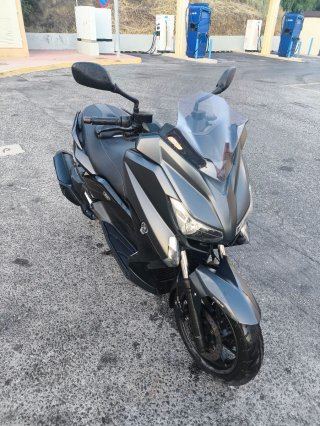 Yamaha XMAX 400, Negra