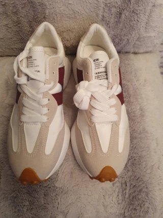 Zapatillas New Balance rojas y blancas