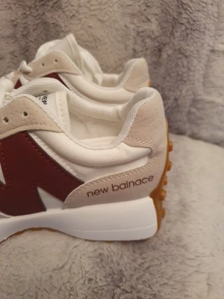 Zapatillas New Balance rojas y blancas