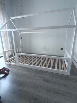 Cama Montessori Blanca marca Bainba.