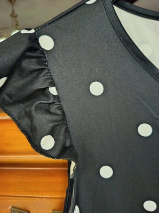 Vestido lunares blanco y negro
