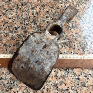 Azada antigua de metal huerta jardin