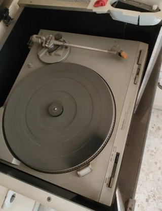 Equipo de música Technics con tocadiscos