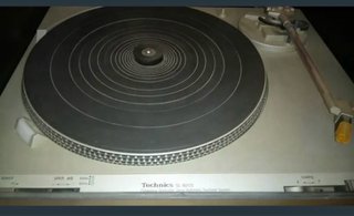Equipo de música Technics con tocadiscos