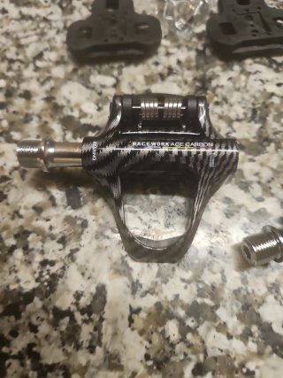 Pedales de carbono para bicicleta