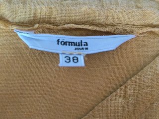 Vestido amarillo de lino, con apliques