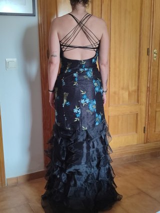 Vestido fiesta negro con flores azules