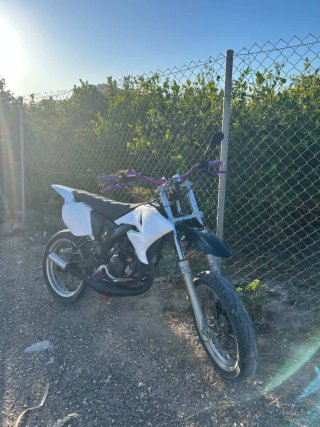 Yamaha DT 50 Enduro Blanca y Morada