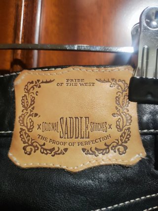 Pantalón de piel negro