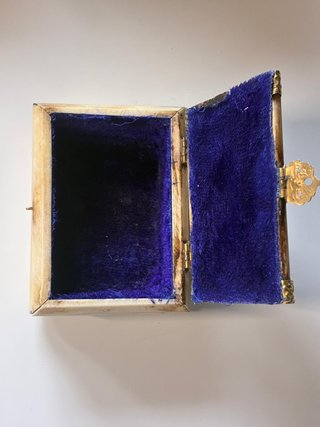Cofre joyero artesanal nácar y latón (12x9x7cm)