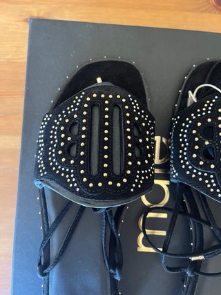 Sandalias Maje ante negro tachuelas