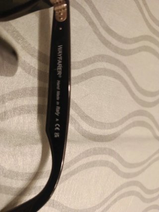 Gafas de sol Ray-Ban Wayfarer negras De chica .