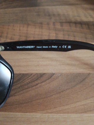 Gafas de sol Ray-Ban Wayfarer negras De chica .
