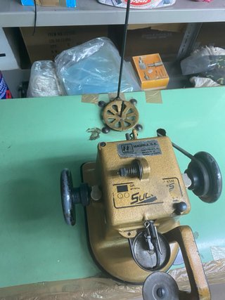 Pareja de Máquinas de coser peletería industrial