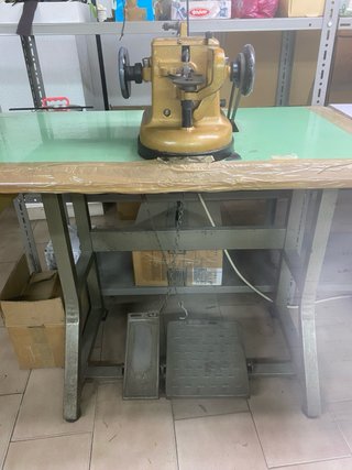Pareja de Máquinas de coser peletería industrial