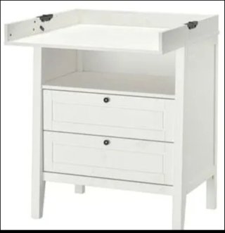 CAMBIADOR DE BEBÉ DE MADERA BLANCO SUNDVIK (IKEA)
