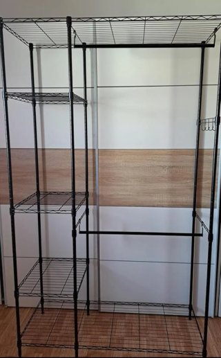 Perchero Metálico con Estanterías