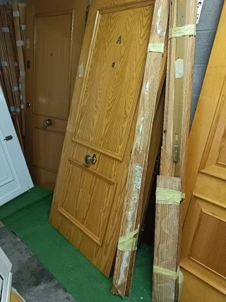 Puerta blindada con marco