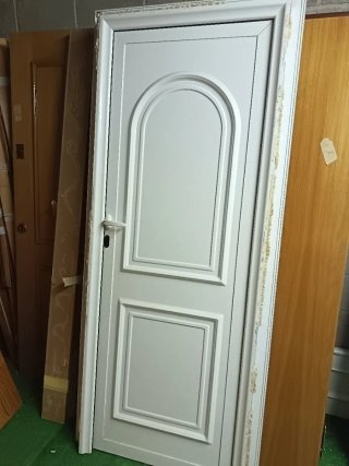 Puerta blindada con marco