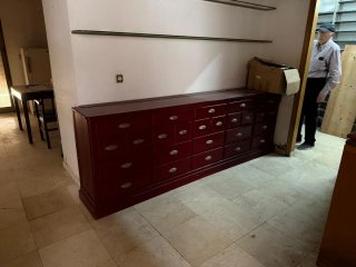Muebles de farmacia antiguos