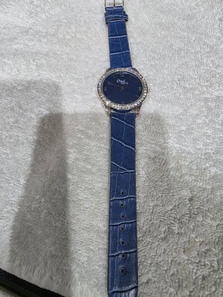 Reloj O'pal azul con detalles plateados