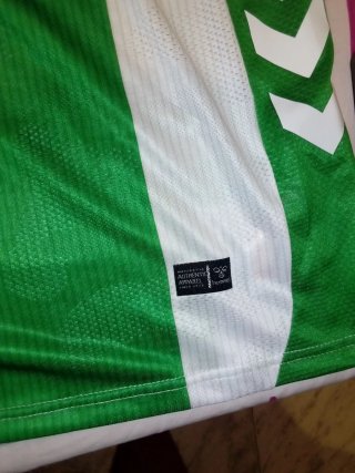 Camiseta Hummel Verde y Blanca