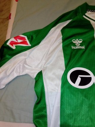Camiseta Hummel Verde y Blanca