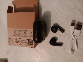 Auriculares negros Inalámbricos nuevos en su caja