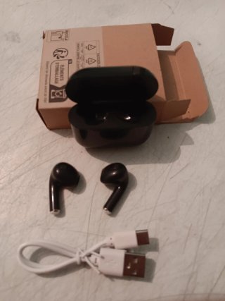 Auriculares negros Inalámbricos nuevos en su caja
