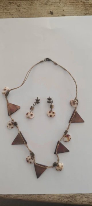 Collar y pendientes a juego