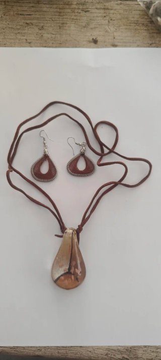 Conjunto collar y pendientes