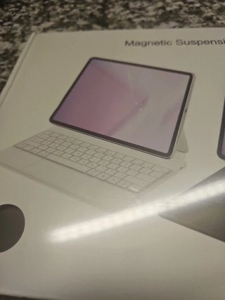 Funda magnética mas teclado iPad Pro 13