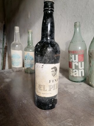 Lote 4 bottiglie antiche vuote di liquore e vino