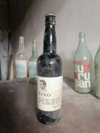 Lote 4 bottiglie antiche vuote di liquore e vino