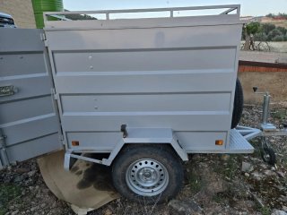 Remolque 1000L con depósito y bomba