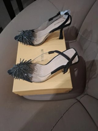 Tacones MENBUR negros y plateados