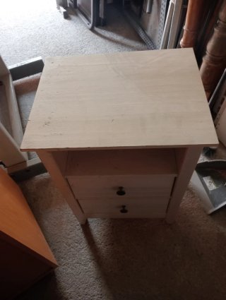 Mesita de noche blanca de madera