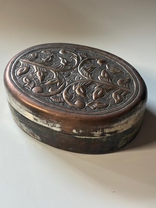 Joyero Antiguo Ovalado Repujado