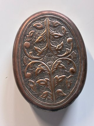 Joyero Antiguo Ovalado Repujado