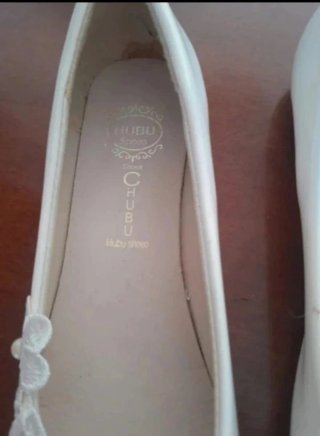 Zapatos HUBU blancos sin estrenar